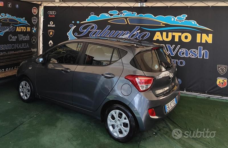 Usata Hyundai i10 Comfort 90 CV (66 kW) 2014 Grigio Utilitaria