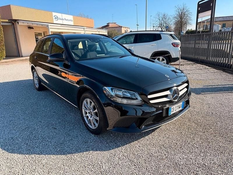 Usata Mercedes C180 Executive 122 CV (89 kW) 2020 Nero Station wagon