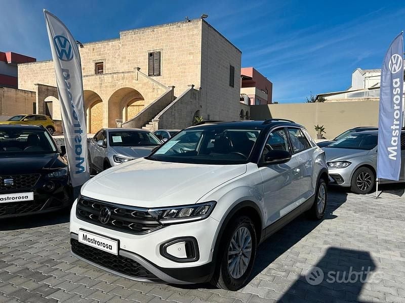 Usata VW T-Roc Life 110 CV (80 kW) 2022 Bianco SUV