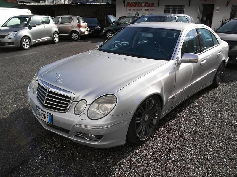 Usata Mercedes E320 Avantgarde 224 CV (164 kW) 2008 Argento Berlina