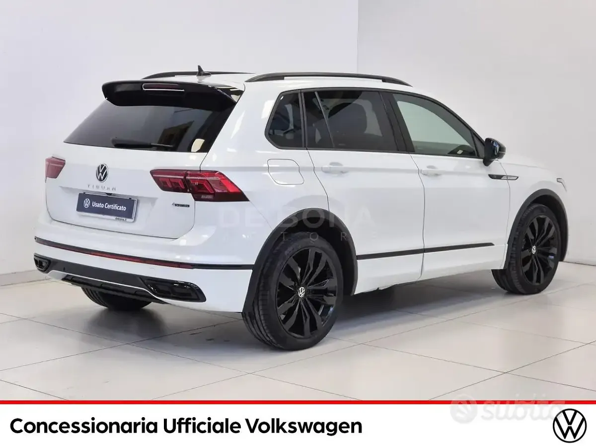 Usata VW Tiguan R-line 200 CV (147 kW) 2024 Bianco SUV