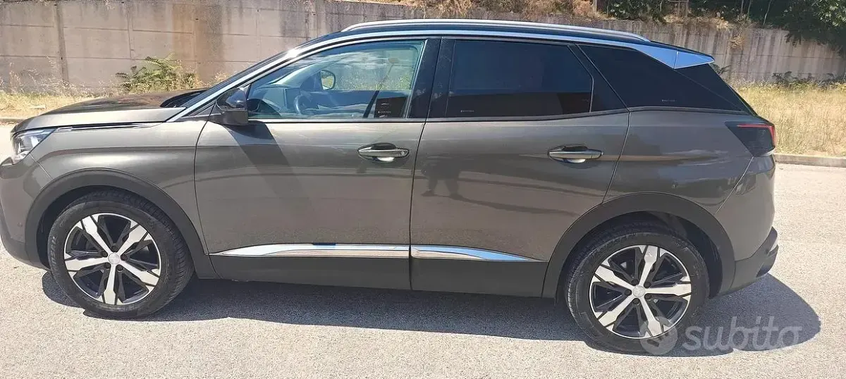 Usata Peugeot 3008 131 CV (96 kW) 2019 Verde SUV