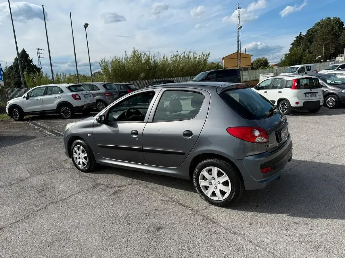 Usata Peugeot 206 60 CV (44 kW) 2011 Grigio Berlina