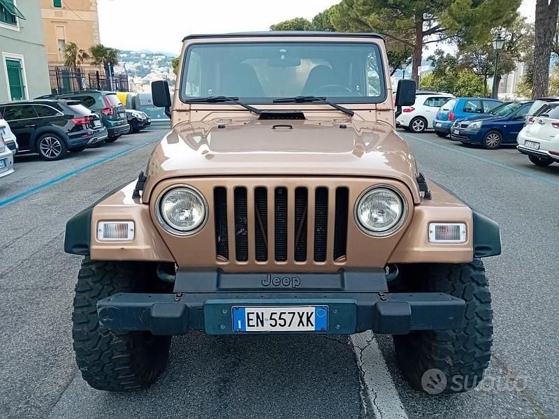 Usado Jeep Wrangler 241 HP (177 kW) 2001 Dourado SUV