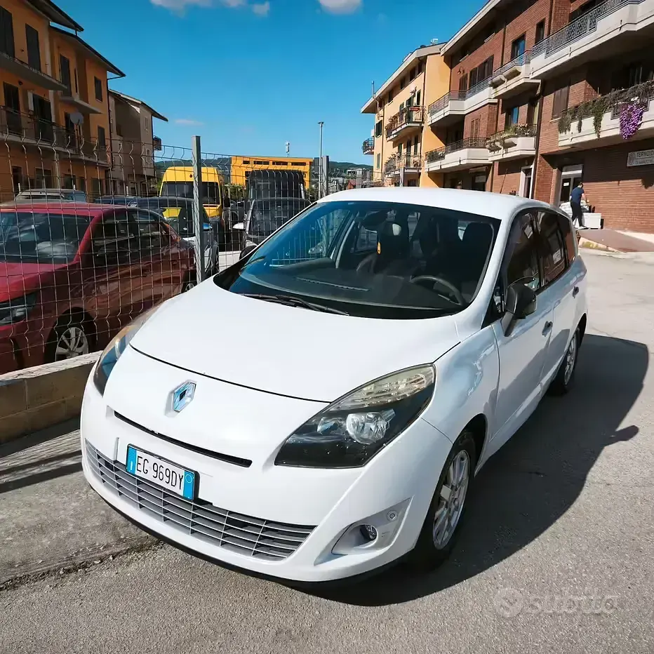 Usata Renault Scenic E-Tech Luxe 131 CV (96 kW) 2011 Bianco Monovolume