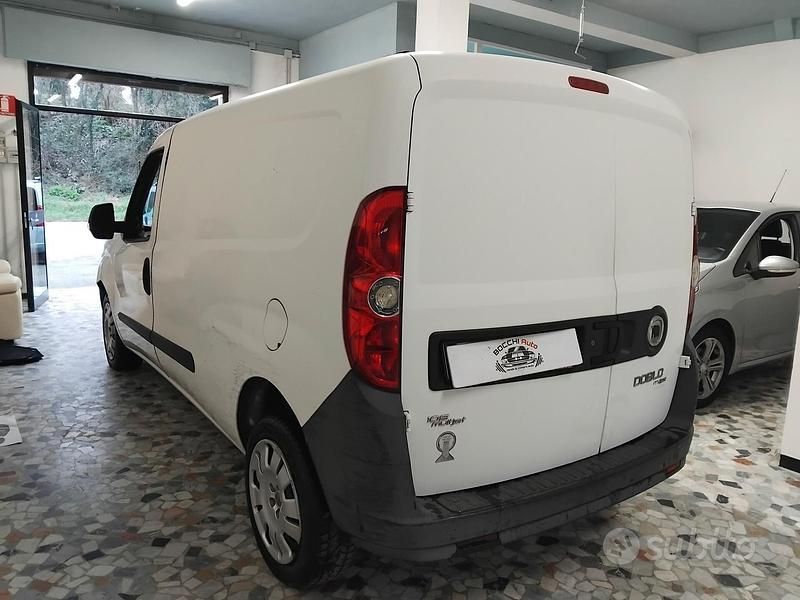 Usata Fiat Doblò 105 CV (77 kW) 2011 Bianco Monovolume