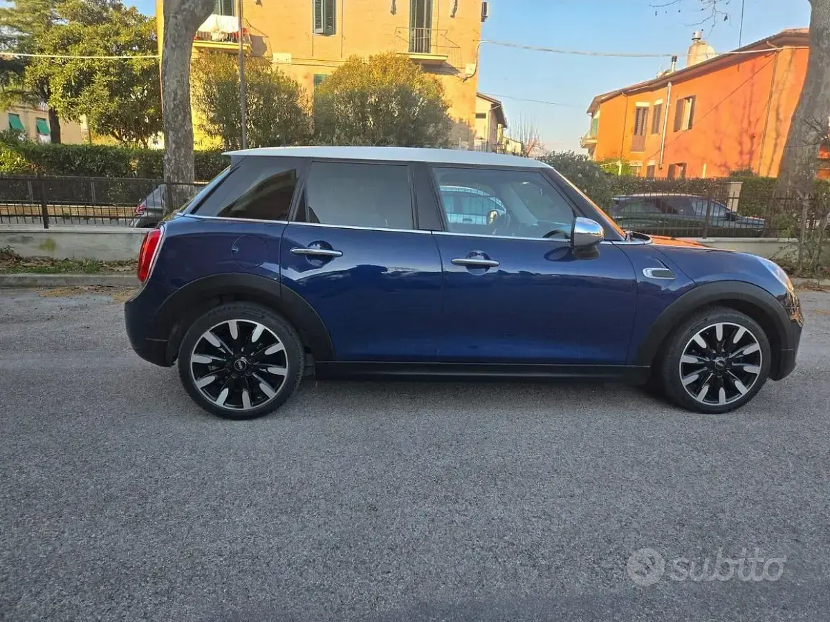 Usata Mini ONE Hype 102 CV (75 kW) 2015 Blu/azzurro Utilitaria