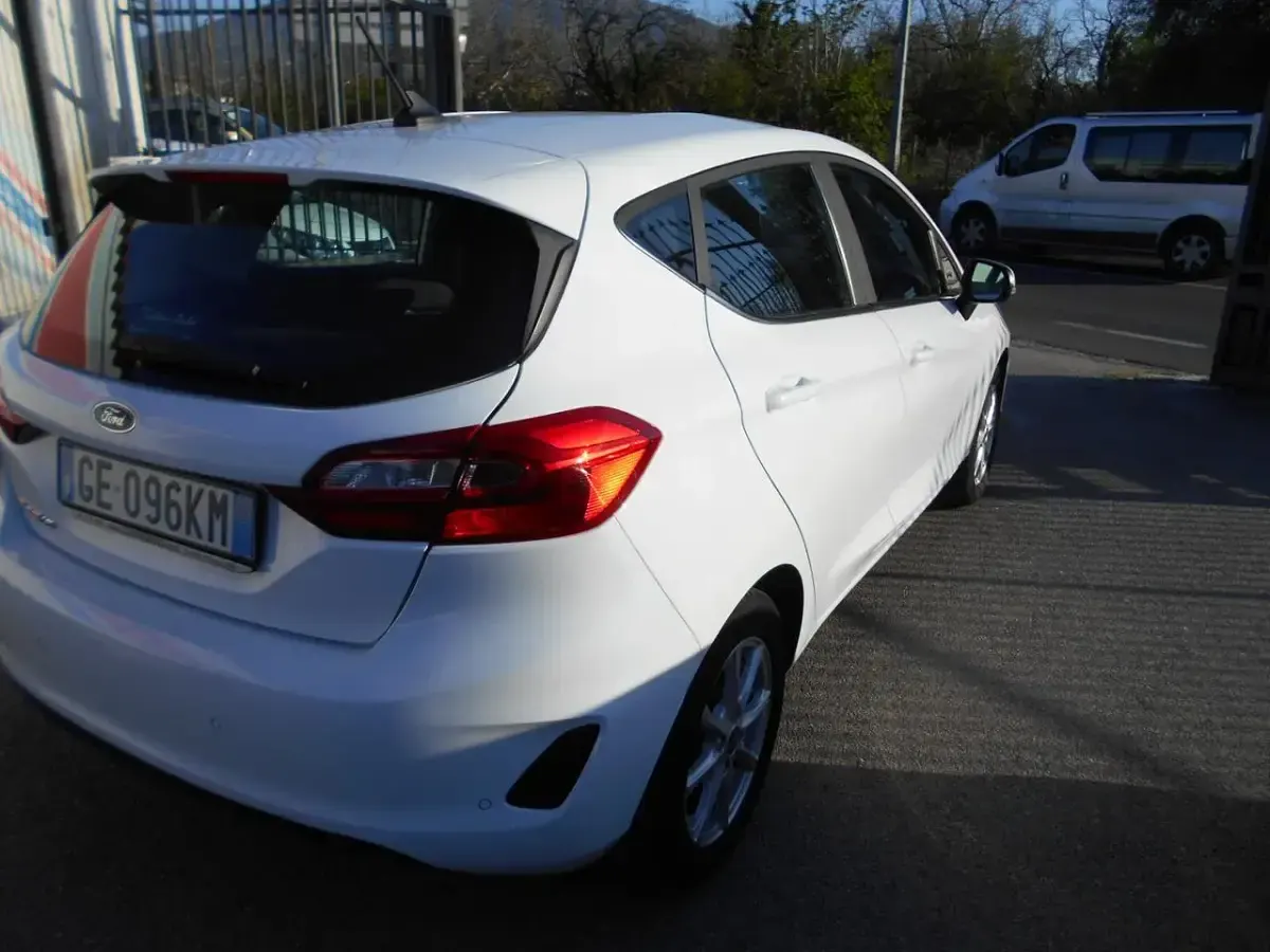 Usata Ford Fiesta 74 CV (54 kW) 2021 Bianco Utilitaria