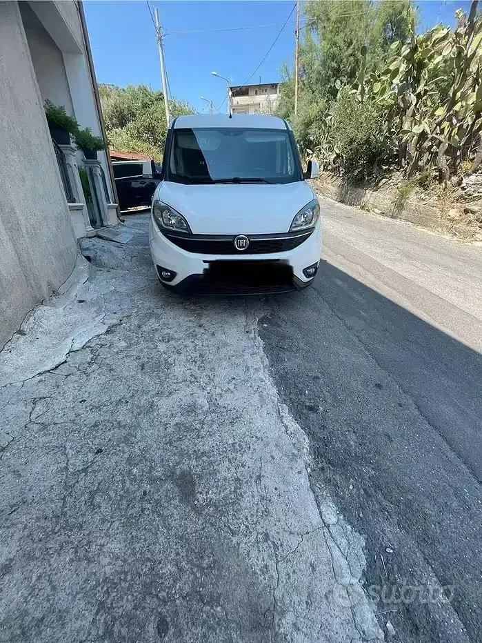Usata Fiat Doblò 103 CV (75 kW) 2018 Bianco Monovolume