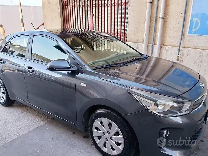 Usata Kia Rio 2017 Grigio Utilitaria