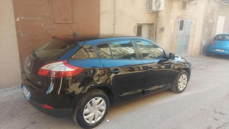Usata Renault Mégane LIMITED 110 CV (80 kW) 2014 Berlina