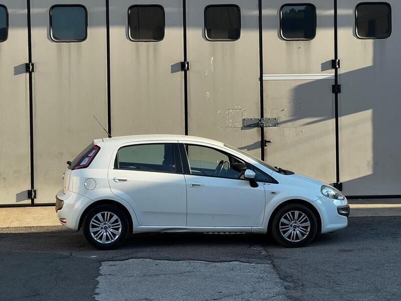 Usata Fiat Punto 95 CV (69 kW) 2011 Bianco Utilitaria
