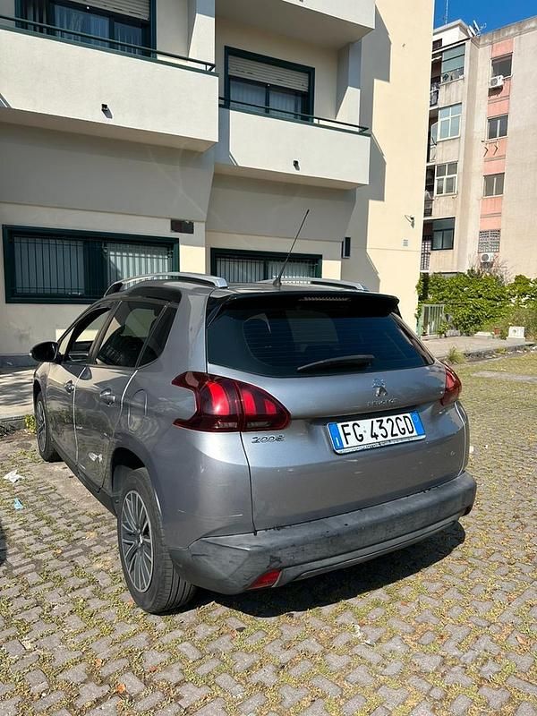 Usata Peugeot 2008 99 CV (72 kW) 2016 Grigio SUV