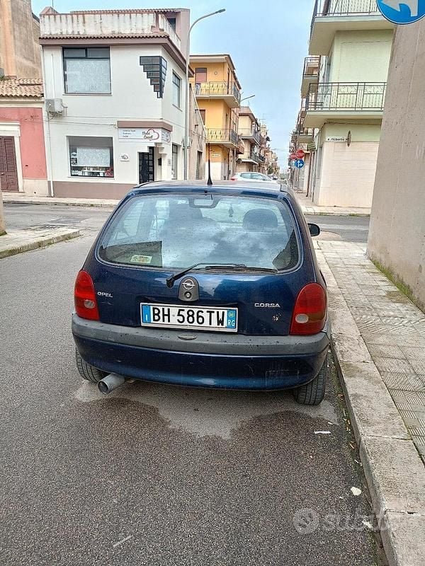 Usata Opel Corsa 45 CV (33 kW) 2000 Blu Berlina
