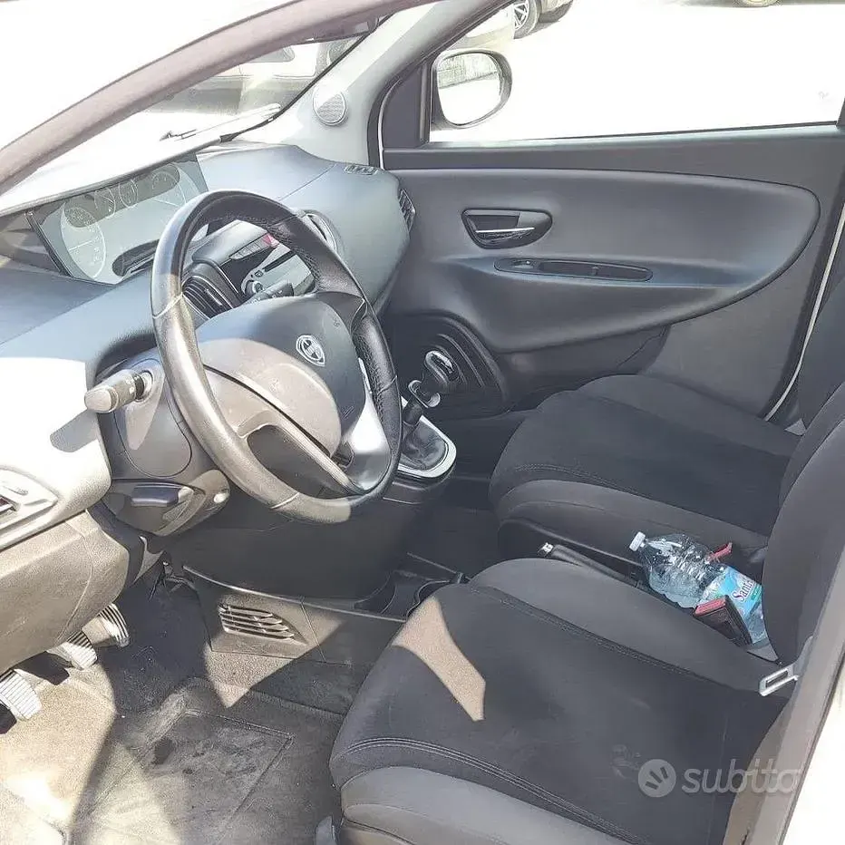 Usata Lancia Ypsilon Gold 69 CV (50 kW) 2012 Bianco Utilitaria