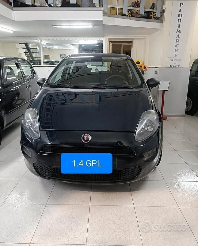 Usata Fiat Punto Young 78 CV (57 kW) 2015 Blu Utilitaria
