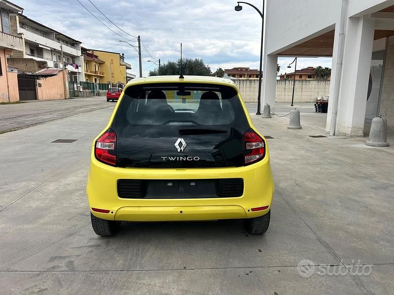 Usata Renault Twingo SE 70 CV (51 kW) 2015 Giallo Utilitaria