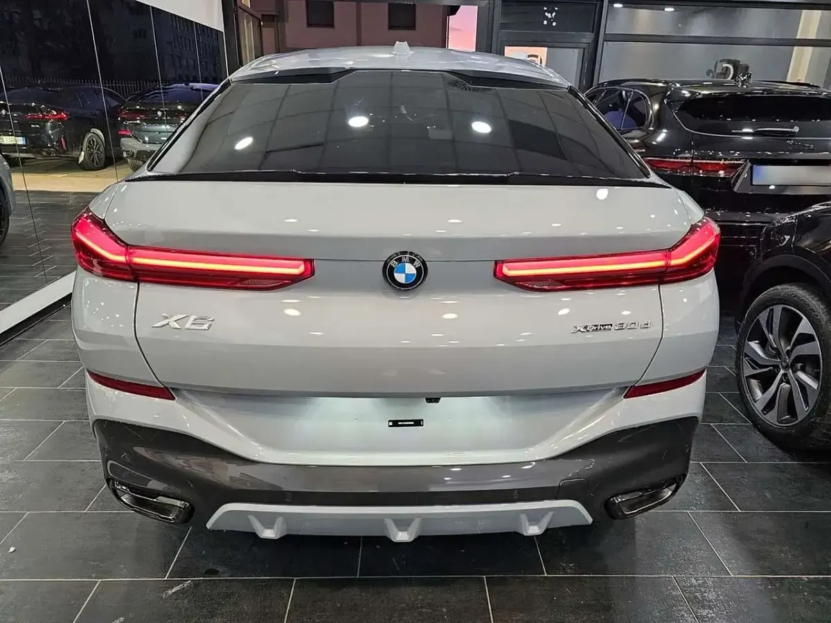 Usata BMW X6 M Sport 298 CV (219 kW) 2024 Brooklyn grey SUV