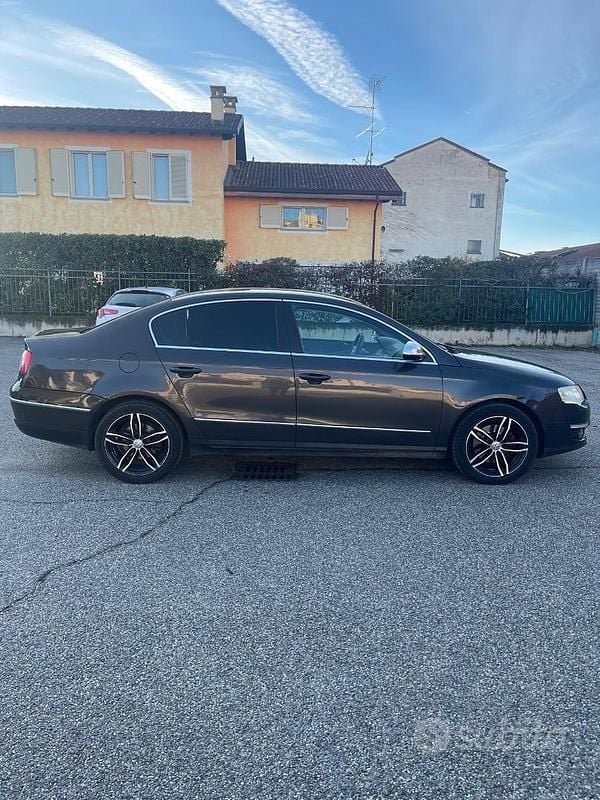 Usata VW Passat 2006 Marrone Berlina