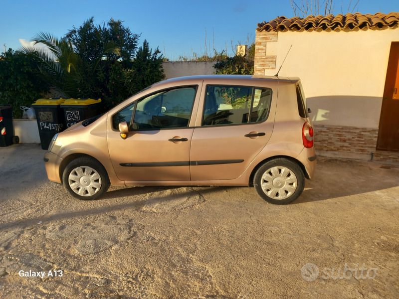 Usata 2005 Renault Modus Monovolume | 3800 € - Immagine 1/4