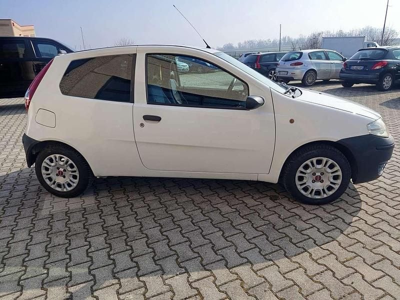 Usata Fiat Punto 69 CV (50 kW) 2004 Bianco Utilitaria
