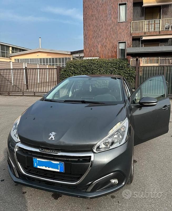 Usata Peugeot 208 Active 82 CV (60 kW) 2017 Grigio Utilitaria