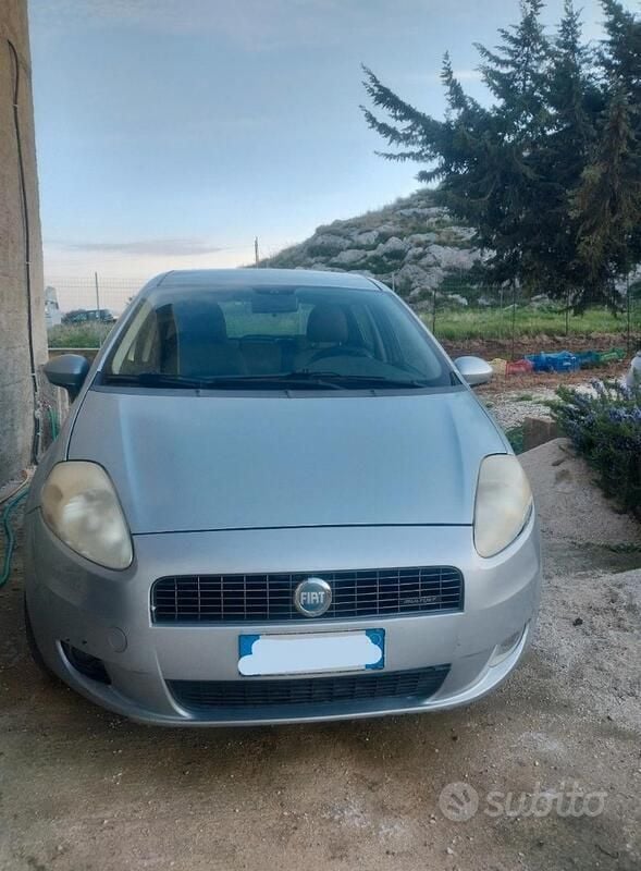Grigio Usata 2006 Fiat Grande Punto Due volumi | 1800 € (Buon prezzo) - Immagine 1/4