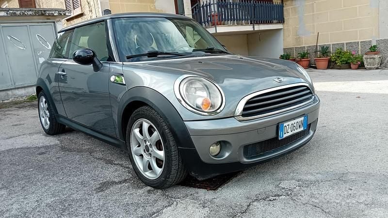 Usata Mini Cooper 75 CV (55 kW) 2010 Grigio Utilitaria