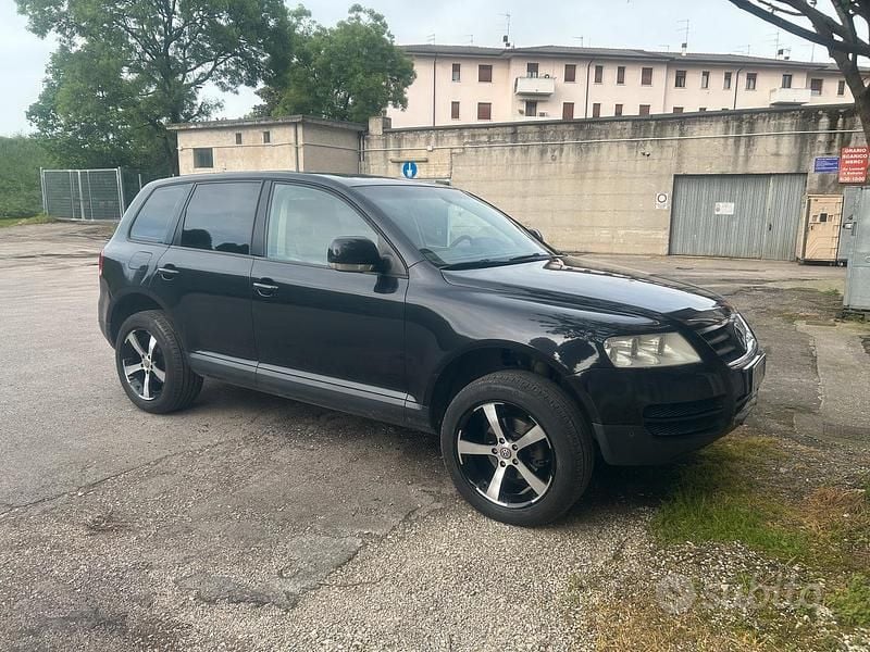 Nero Usata 2004 VW Touareg SUV | 4200 € (Buon prezzo) - Immagine 1/4