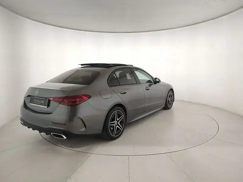 Usata Mercedes C220 AMG line 197 CV (144 kW) 2025 Grigio scuro Utilitaria