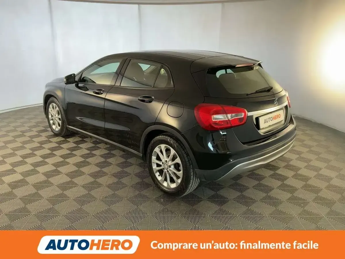 Usata Mercedes GLA180 Executive 109 CV (80 kW) 2015 Nero SUV