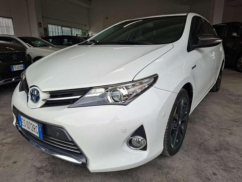 Usata Toyota Auris Hybrid Active 99 CV (72 kW) 2013 Bianco Berlina