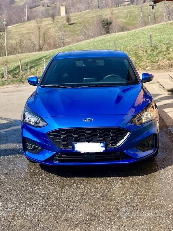 Blu Usata 2022 Ford Focus ST-Line Berlina | 17.000 € (Buon prezzo) - Immagine 1/4