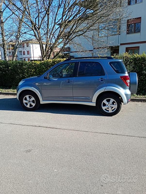 Usata Daihatsu Terios 105 CV (77 kW) 2008 Grigio SUV