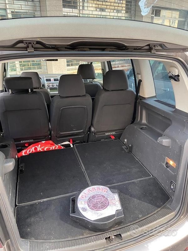 Usata VW Touran 140 CV (102 kW) 2008 Grigio Monovolume