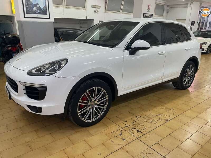 Bianco Usata 2015 Porsche Cayenne SUV | 36.500 € (Molto cara) - Immagine 1/4