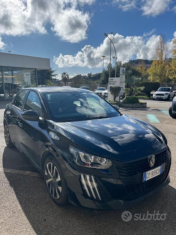 Usata Peugeot 208 75 CV (55 kW) 2025 Nero Utilitaria