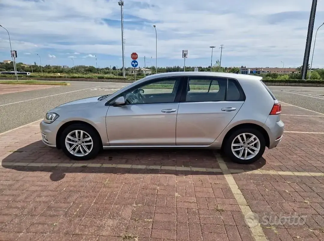 Usata VW Golf VII Business 116 CV (85 kW) 2018 Grigio Berlina