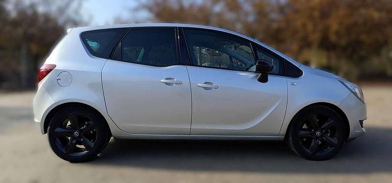 Argento Usata 2015 Opel Meriva Design Edition Monovolume | 7000 € (Buon prezzo) - Immagine 1/4