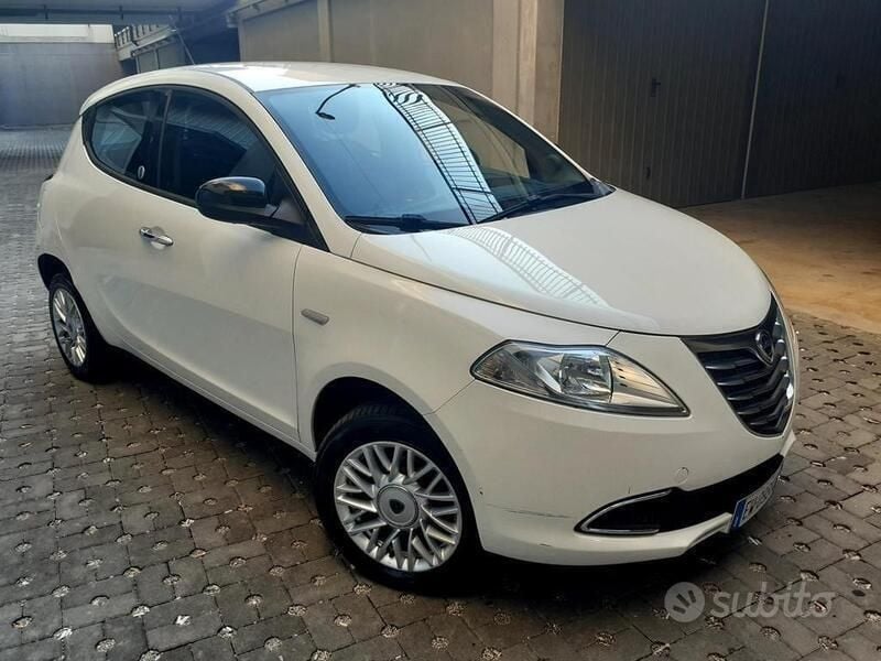 Usata Lancia Ypsilon 85 CV (62 kW) 2014 Bianco Utilitaria