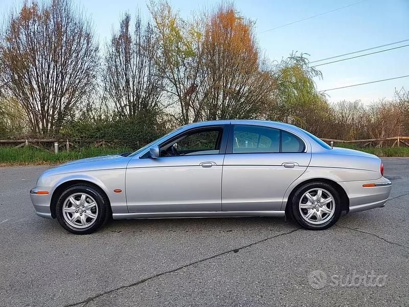 Usata Jaguar S-Type S 238 CV (175 kW) 2001 Grigio Berlina