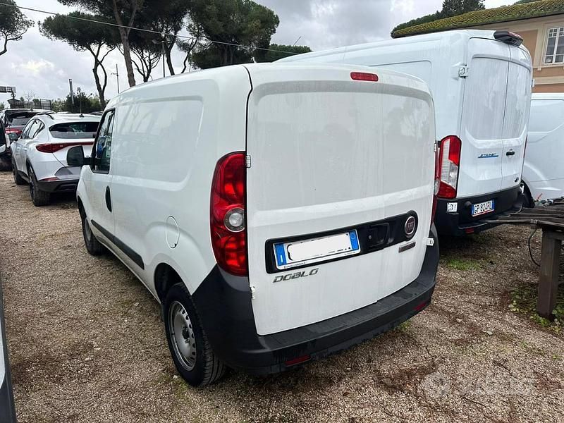 Usata Fiat Doblò Easy 90 CV (66 kW) 2022 Bianco Monovolume