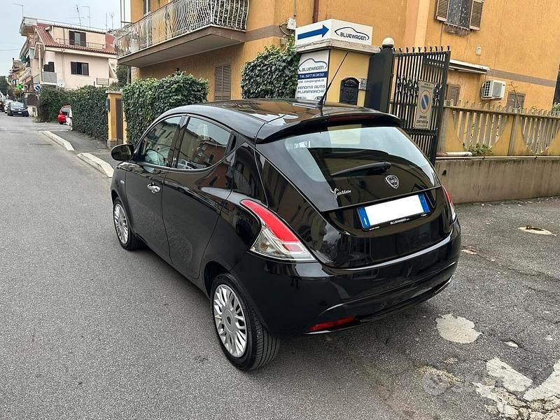 Usata Lancia Ypsilon 69 CV (50 kW) 2017 Nero Utilitaria