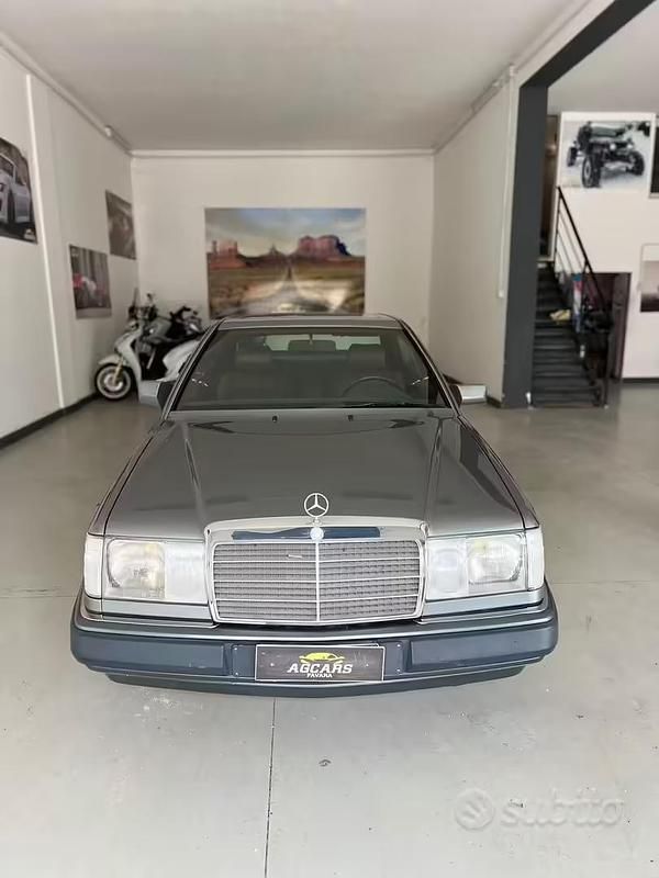 Usata Mercedes E320 220 CV (161 kW) 1992 Grigio Coupé