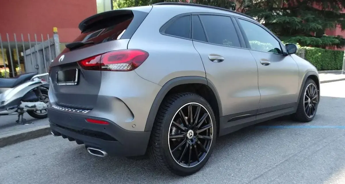 Usata Mercedes GLA200 Premium 150 CV (110 kW) 2022 Grigio SUV