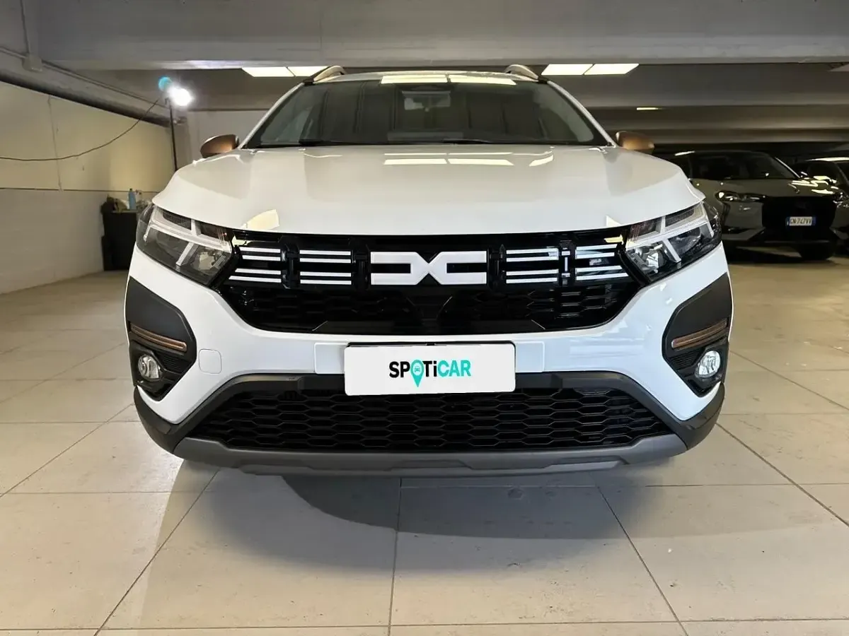Usata Dacia Jogger Extreme 101 CV (74 kW) 2024 Bianco Monovolume