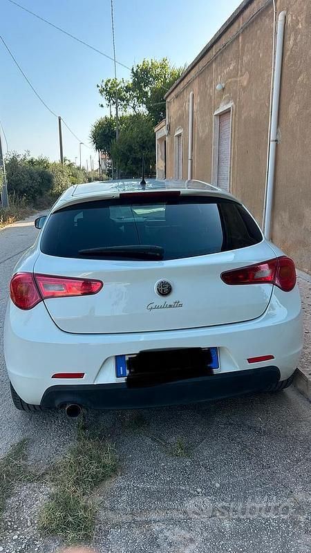 Usata Alfa Romeo Giulietta Veloce 105 CV (77 kW) 2013 Bianco Berlina