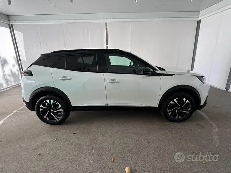 Usata Peugeot 2008 GT 131 CV (96 kW) 2022 Bianco SUV