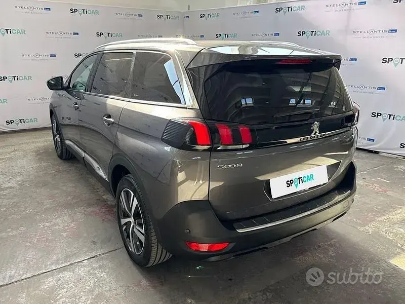 Usata Peugeot 5008 Allure 131 CV (96 kW) 2023 Grigio SUV