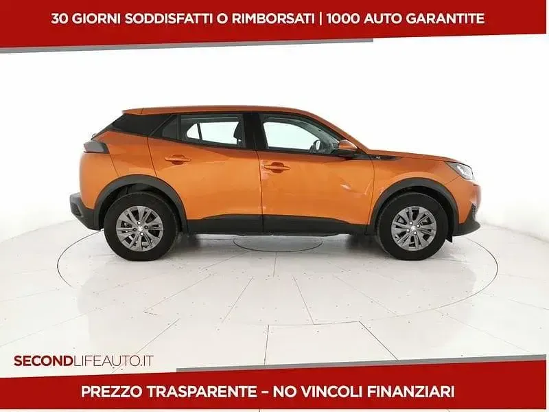 Usata Peugeot e-2008 Active 100 kW (136 CV) 2021 Argento SUV